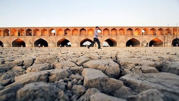 آب منطقه ای اصفهان موظف به ارائه آمار از مصارف آبی در استان شد، ضرورت حل بحران حقابه ها تا اردیبهشت 1401
