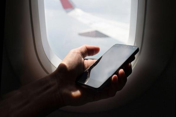 اگر گوشی در هواپیما در حالت پرواز قرار نگیرد، چه هزینه هایی دربر دارد؟